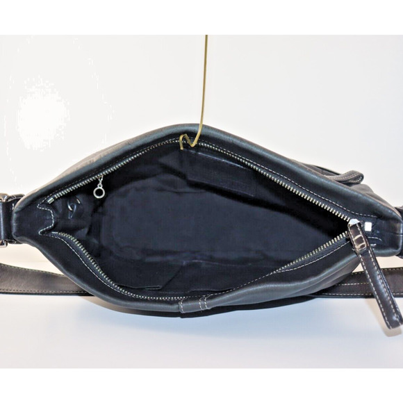 Auth COACH East West Legacy Duffle Black Leather Shoulder Bag - Picture 4 of 4